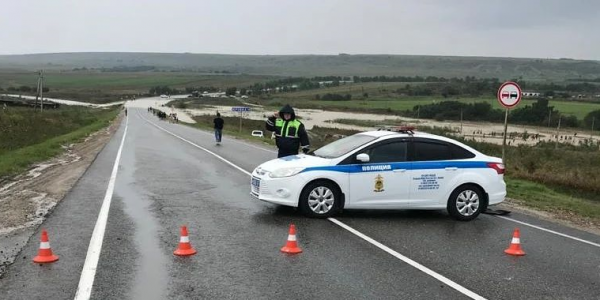 В Анапе из-за подтопления перекрыли трассу Юровка — Гостагаевская