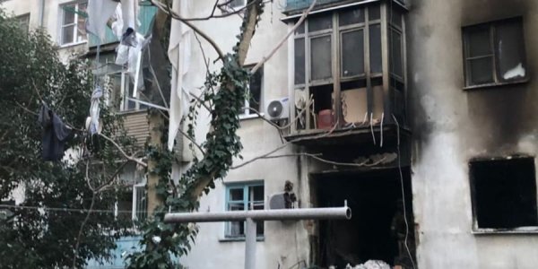 В Туапсе после хлопка газа в квартире выбило двери и окна в подъезде пятиэтажки