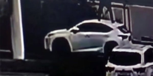 В Анапе мужчине за прыжки по крыше Lexus грозит 500 тыс. рублей и уголовное дело