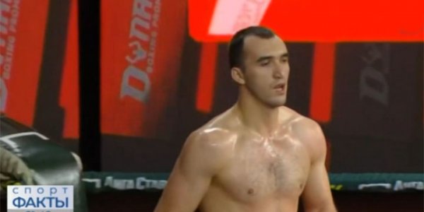 Кубанский боксер Муслим Гаджимагомедов победил в поединке с колумбийцем