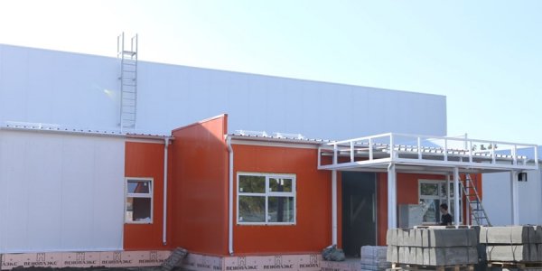 В одной из старейших школ Краснодара до Нового года достроят спортзал