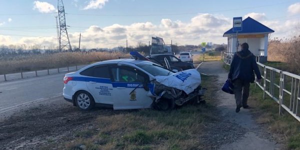 В Анапе в аварии с патрульной машиной ДПС пострадали два человека