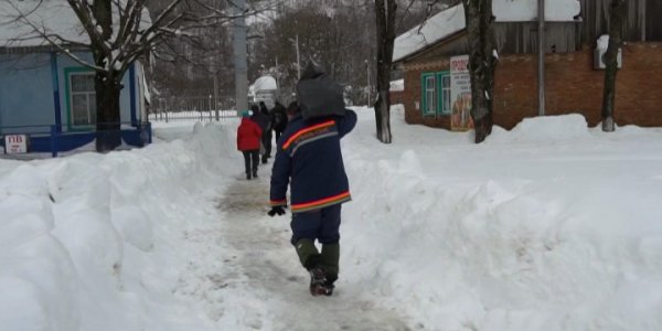 Непогода на Кубани: в Северском районе спасатели доставили жителям хлеб
