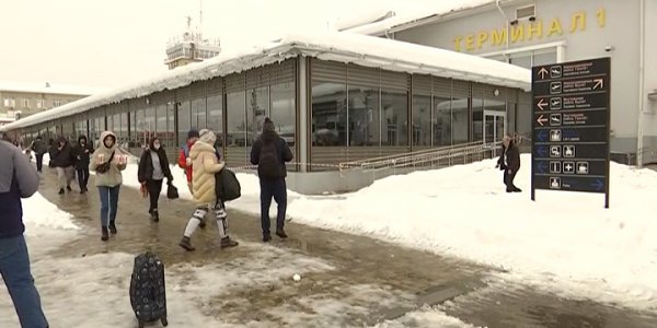 В краснодарском аэропорту из-за непогоды не могли вылететь 32 рейса