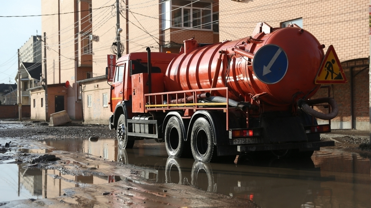 В Краснодаре для откачки воды с улиц привлекут дополнительную технику