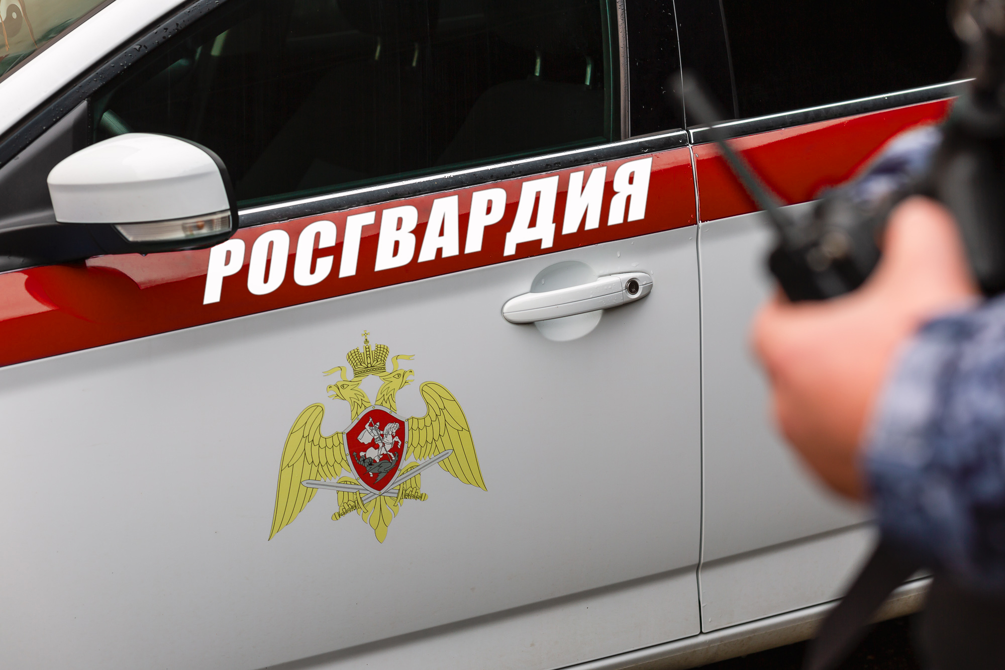 В Краснодаре пьяный парень угрожал пистолетом администратору отеля на Дубинке