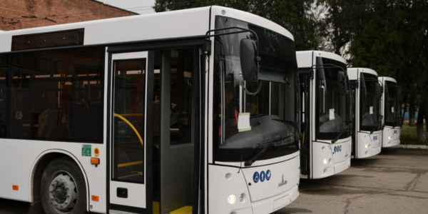 В Краснодар прибыли все 12 новых больших низкопольных автобусов