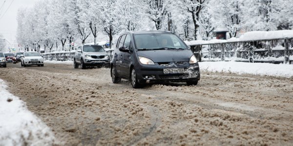 «Автодор» предупредил водителей о мокром снеге и ураганном ветре на Кубани