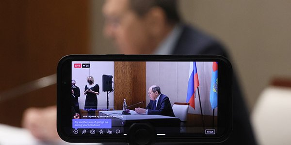 Лавров: РФ готова принять Зеленского в Сочи, Москве или Санкт-Петербурге