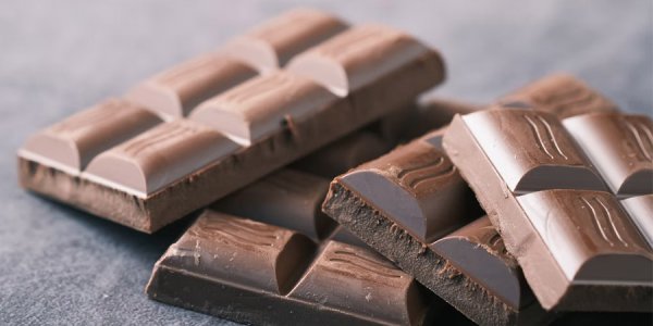 Горький шоколад с перцем: диетолог рассказала, как чувствовать себя бодрым после праздников