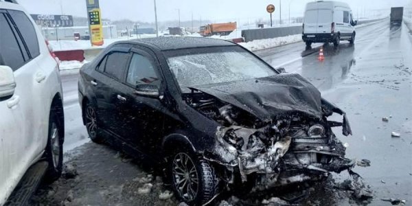 В Темрюкском районе Toyota не уступила Geely, два человека оказались в больнице