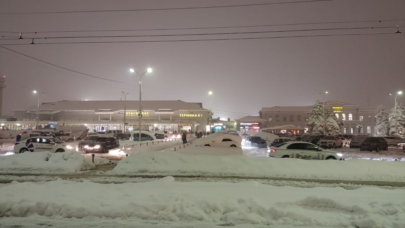 Аэропорт Краснодара приостановил обслуживание рейсов до 2:00