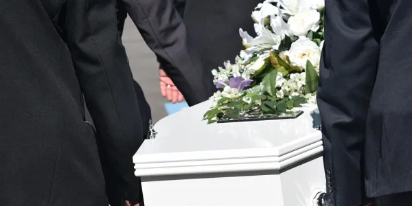 В мэрии Краснодара обновили тарифы на похоронные услуги в городе