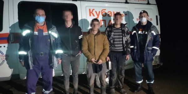 В Белореченском районе ночью спасатели вывели из леса 3 заблудившихся подростков