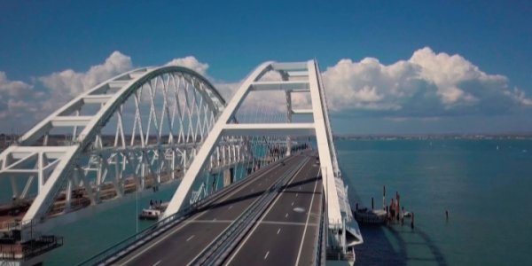 За новогодние праздники по Крымскому мосту проехало около 109 тыс. автомобилей