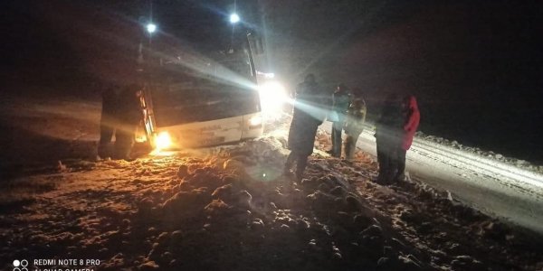 Пассажиров застрявшего в снегу на Ставрополье автобуса отправили в Краснодар