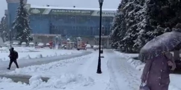 Непогода в Краснодаре: снегоуборочная техника будет дежурить на мостах