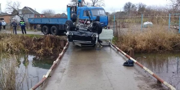 На Кубани внедорожник опрокинулся в канал с водой, его водитель погиб