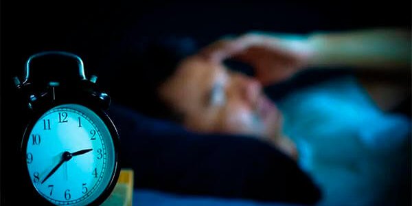 Невролог предупредил об опасности резких подъемов с кровати по утрам