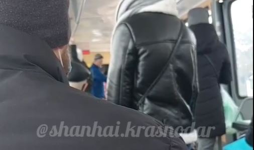 В Краснодаре трамвай изменил маршрут из-за нарушителя масочного режима