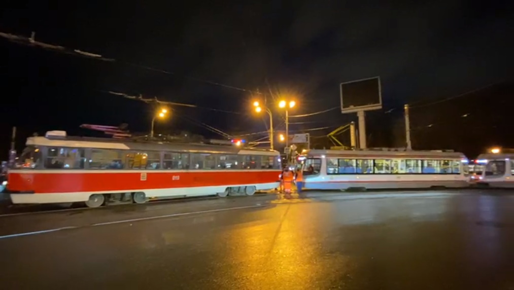 В Краснодаре образовалась пробка из трамваев на улице Ставропольской