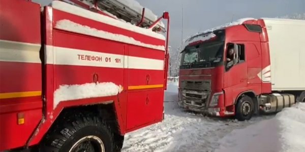 На Кубани из-за ограничения на Молдовановском перевале скопились 120 грузовиков