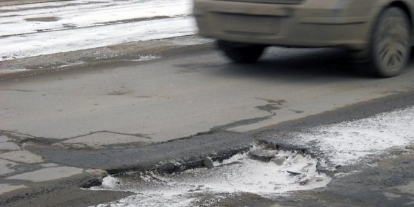 Власти Новороссийска предупредили водителей о ямах на федеральной трассе