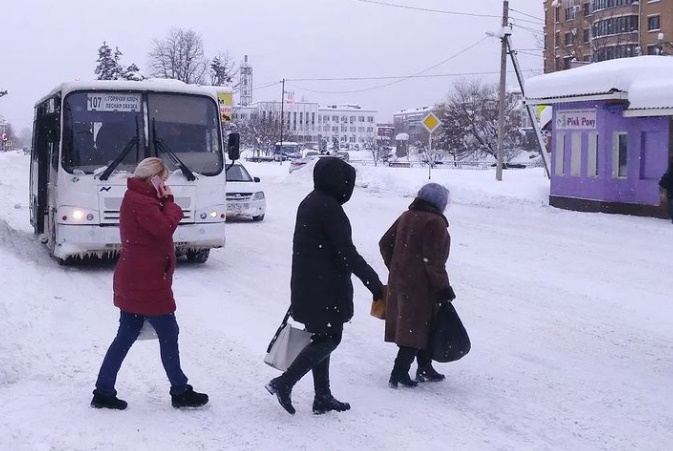 В Горячем Ключе из-за снегопада приостановили работу два пригородных автобуса