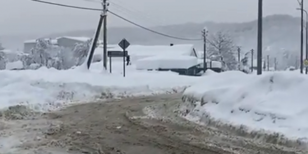 На двух горных перевалах в Туапсинском районе ограничили движение из-за снега
