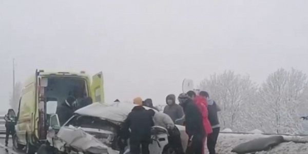 В Краснодаре водитель легкового автомобиля погиб в лобовом ДТП с грузовиком