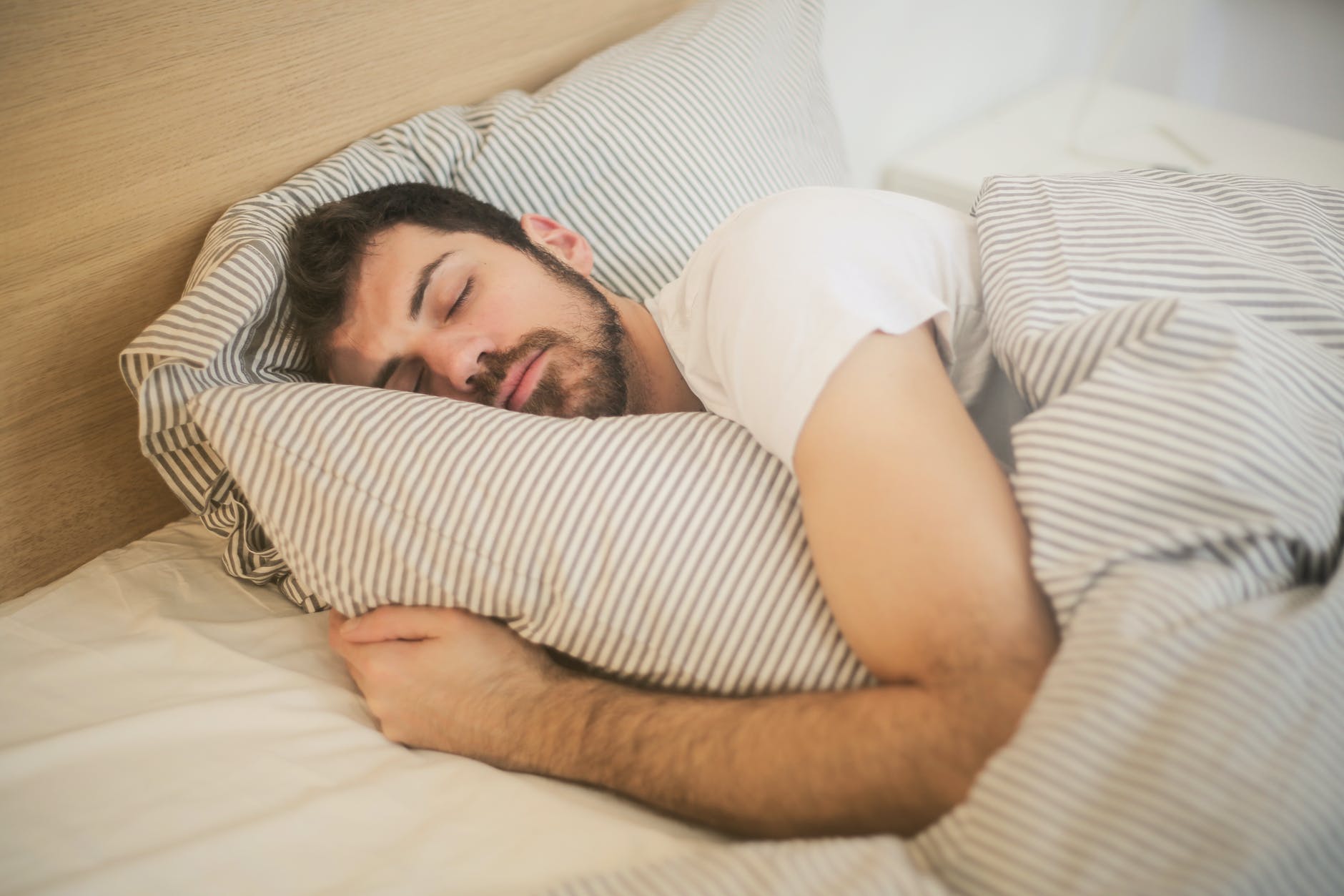 Тихий час: сомнолог рассказал о правилах дневного сна