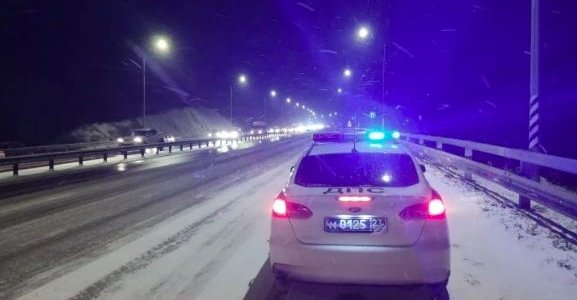 В Новороссийске из-за снегопада закрыли движение через перевал «Волчьи ворота»