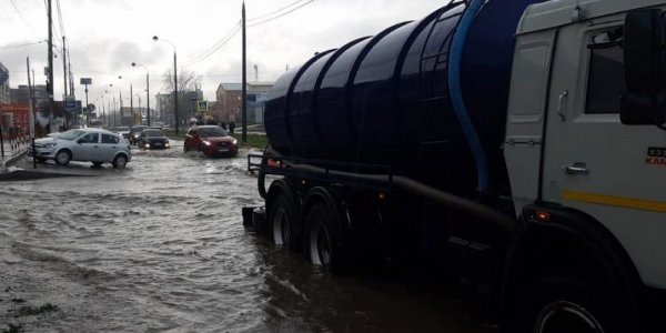 В Краснодаре продолжают откачивать воду на 11 улицах