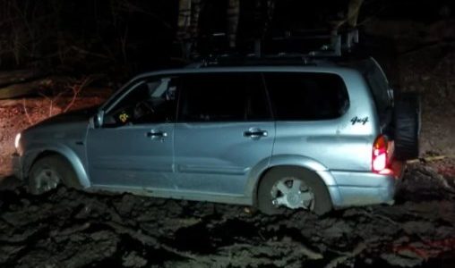 В Новороссийске спасатели 4 часа вытаскивали застрявшую ночью в горах машину