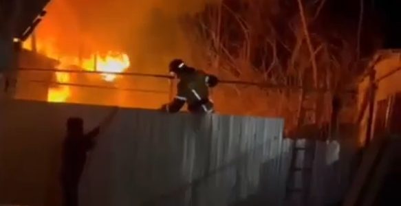 В Кропоткине во время пожара в частном доме пострадал человек