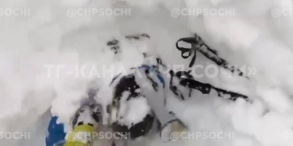 На горном курорте в Сочи на сноубордиста сошла лавина