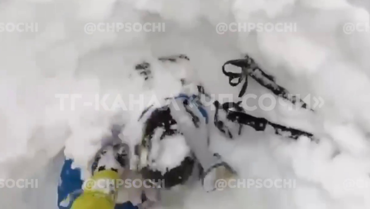 На горном курорте в Сочи на сноубордиста сошла лавина