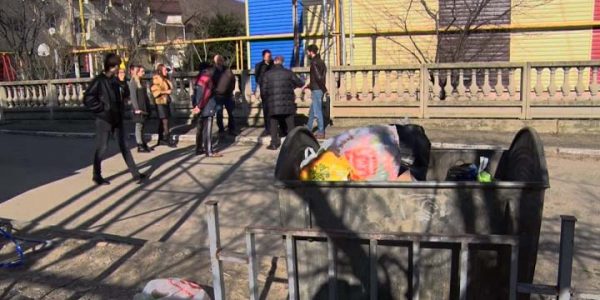 В Туапсе жители улицы Калараша пожаловались на проблему с вывозом мусора