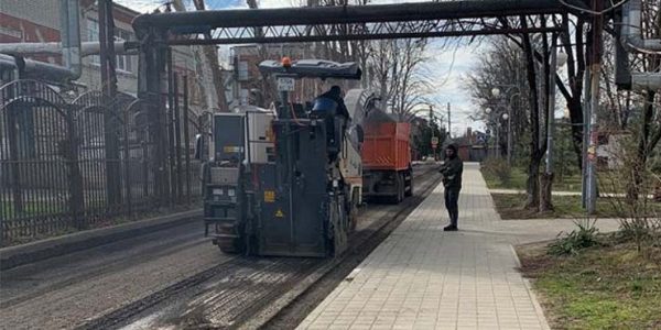 В Краснодаре приступили к ремонту дороги на улице Новгородской