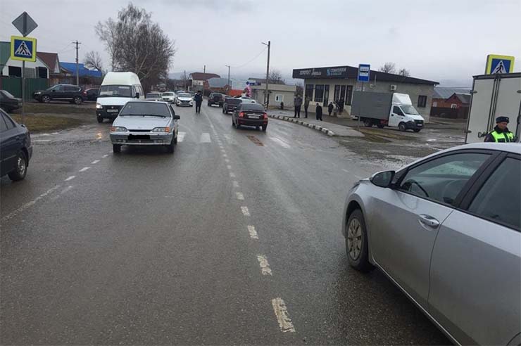 В Краснодарском крае парень сбил двух женщин на пешеходном переходе