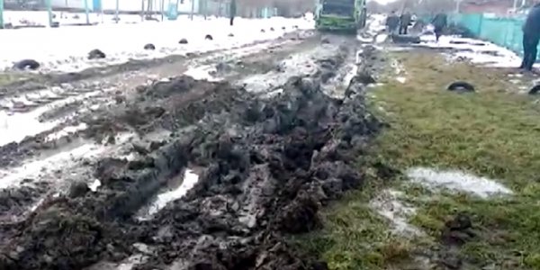Жители Павловского района пожаловались на разрушенную дорогу