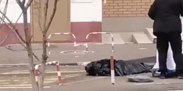 В Краснодаре парень погиб, выпав из окна многоэтажки