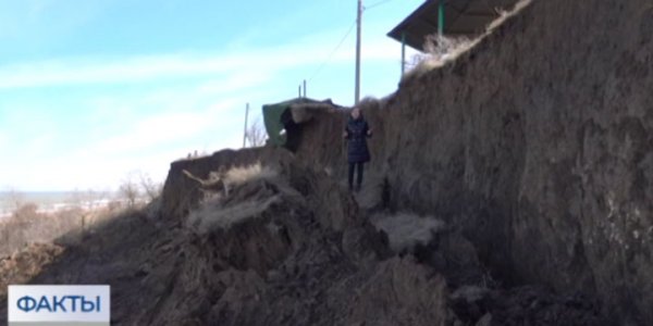 Оползень в Темрюкском районе: ситуация находится под контролем администрации и МЧС