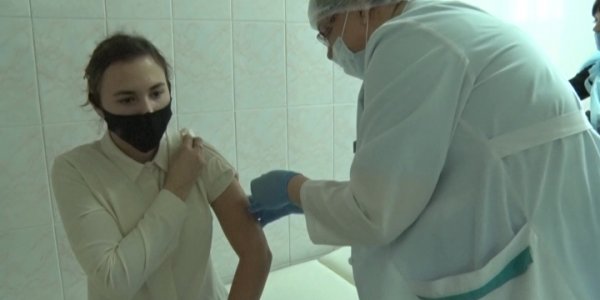 На Кубани планируют вакцинировать от коронавируса 107 тыс. подростков