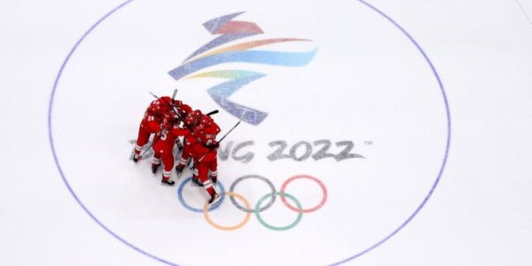 Сборная России по хоккею вышла в финал олимпийского турнира, обыграв шведов по буллитам