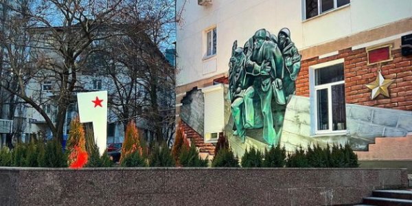 В Новороссийске завершили граффити «Малая Земля» рядом с обелиском