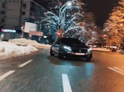 За дрифт в центре Краснодара водителя Mercedes привлекли к ответственности