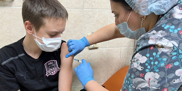 В Краснодарском крае от COVID-19 вакцинировали более 2 тыс. подростков