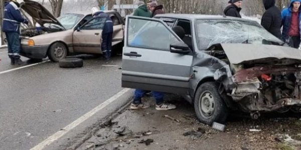 Гулькевичские спасатели за день помогли двум водителям, зажатым в авто после ДТП