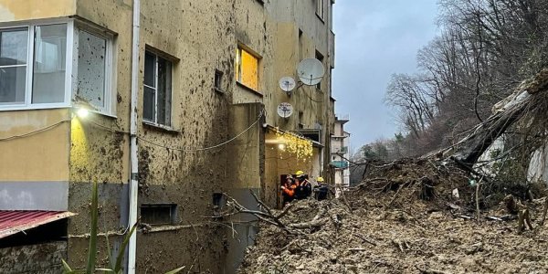 В Сочи ввели режим ЧС в районе схода оползня на улице Пластунской